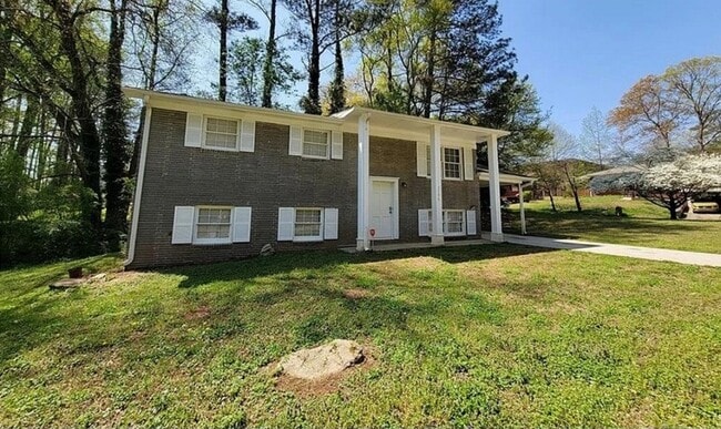 property at 3796 Leesburg Ct SW