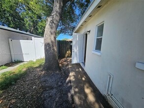 118 NW 8th Ave in Dania Beach, FL - Building Photo - Building Photo