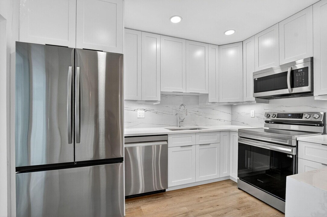 1010 NE 8th Ave in Delray Beach, FL - Building Photo