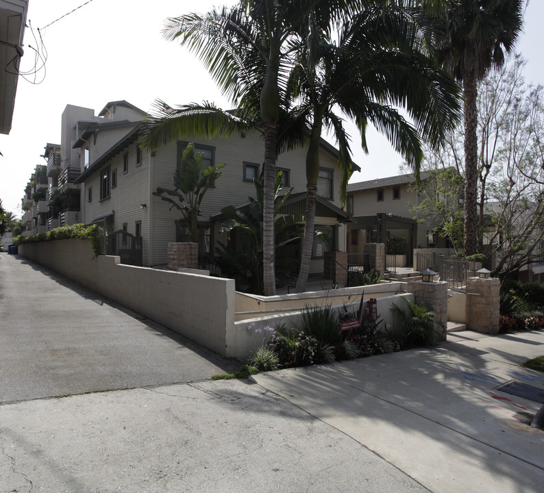 Palm View Apartments in West Hollywood, CA - Building Photo