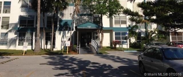 200 177th Dr in Sunny Isles Beach, FL - Foto de edificio - Building Photo
