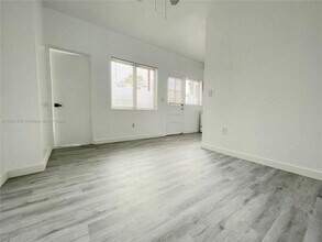 539 NE 82nd Terrace-Unit -5 in Miami, FL - Building Photo - Building Photo