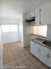 709 S Flower St in Inglewood, CA - Building Photo - Building Photo