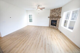 N116W7245 Oakmont Dr in Cedarburg, WI - Building Photo - Building Photo