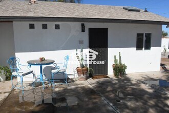 222 E Southgate Ave in Phoenix, AZ - Foto de edificio - Building Photo