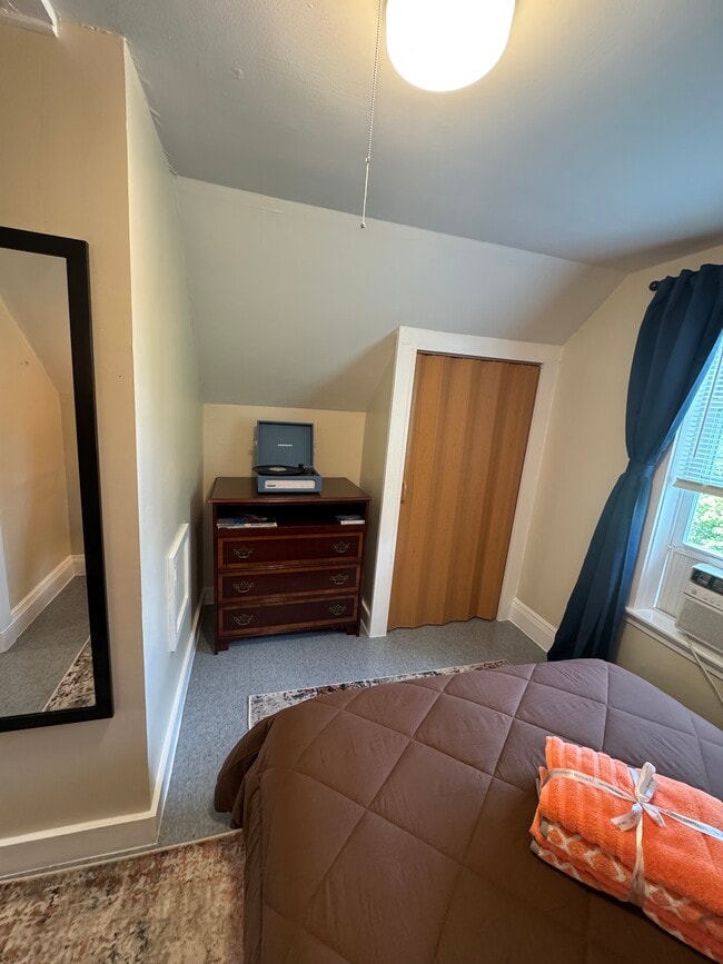 13 Pleasant Pl, Unit 3 in Waterville, ME - Foto de edificio - Building Photo