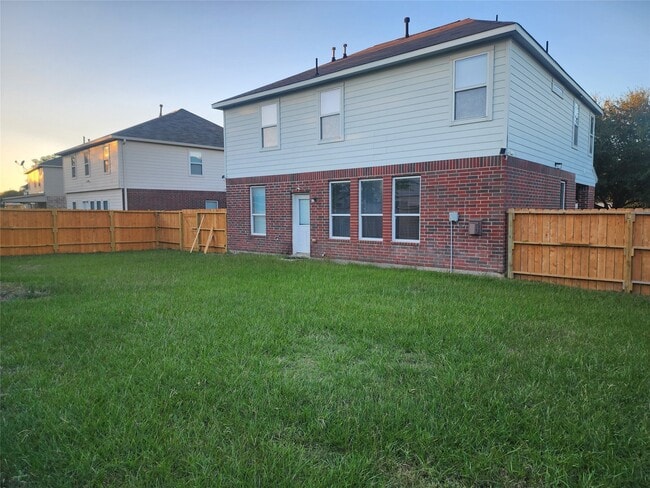 19215 Brook Village Rd in Houston, TX - Building Photo - Building Photo