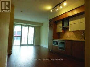 7-507 Lorraine Dr in Toronto, ON - Building Photo - Building Photo