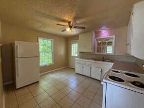 1205 E Avenue G in Killeen, TX - Building Photo - Building Photo