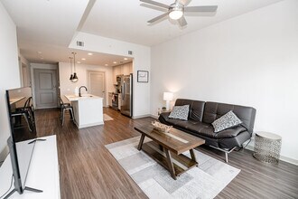 225 S Poplar St in Charlotte, NC - Building Photo - Building Photo