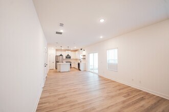 108 Kingswood Cir in Bloomingdale, GA - Building Photo - Building Photo