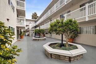 2411 Prospect Ave, Unit 109 in Hermosa Beach, CA - Building Photo