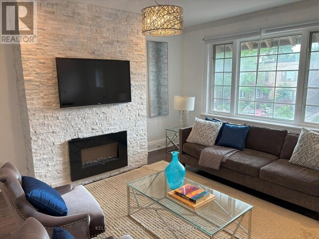 property at 971 Avenue Rd