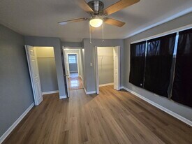 7011 S East End Ave in Chicago, IL - Building Photo