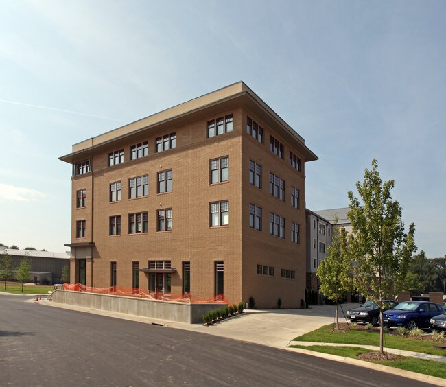 1005 Ellis Ave