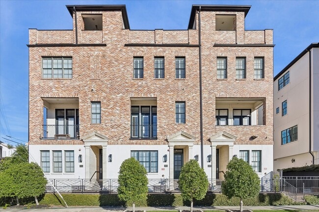 property at 3850 Glen Arbor Dr