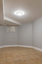 1719 W Greenleaf Ave, Unit Garden in Chicago, IL - Building Photo - Building Photo