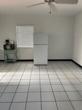 10315 SW 35th St in Miami, FL - Foto de edificio - Building Photo