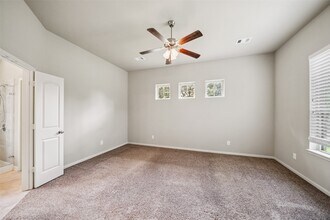 13402 E Summer Chase Cir in Willis, TX - Foto de edificio - Building Photo