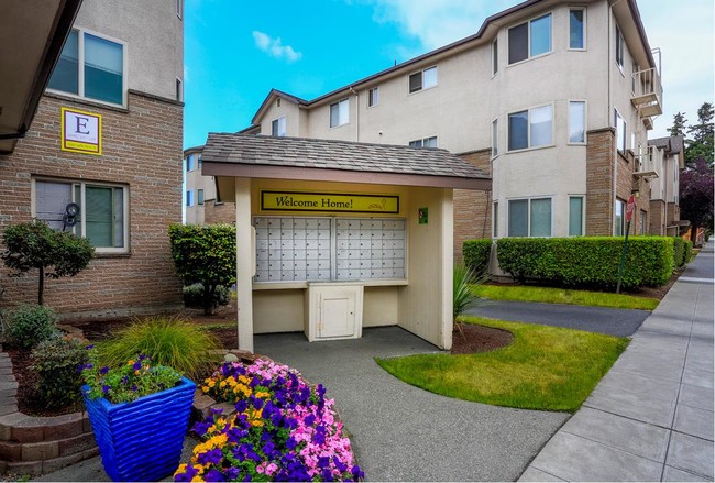 Westview Apartment Homes in Seattle, WA - Foto de edificio - Building Photo