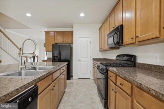 25485 Feltre Terrace in Chantilly, VA - Building Photo - Building Photo