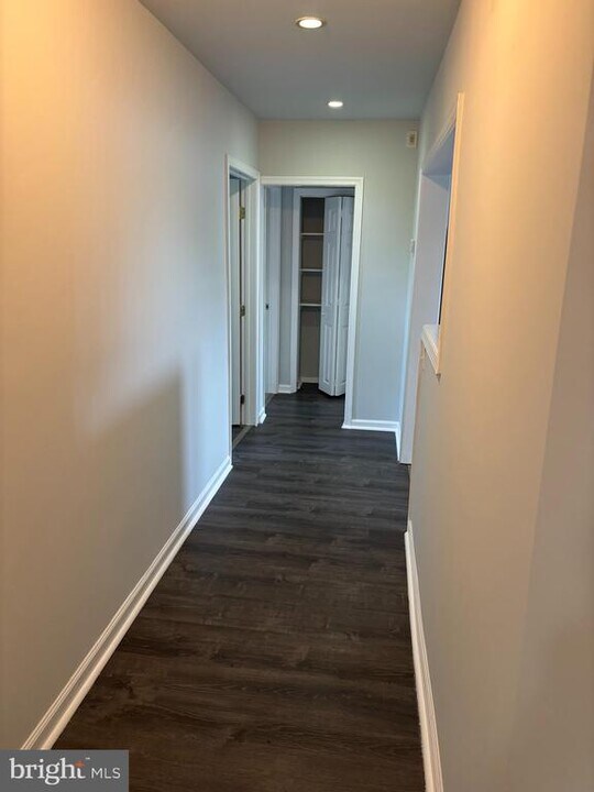 708 Hartford Ct in Wallingford, PA - Building Photo