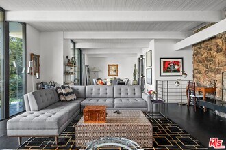 2775 Rinconia Dr in Los Angeles, CA - Building Photo - Building Photo