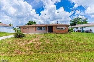 235 SE 45th St in Cape Coral, FL - Building Photo