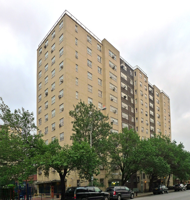 70 Clymer St in Brooklyn, NY - Foto de edificio - Building Photo