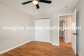12064 Charleston Dr in Maryland Heights, MO - Building Photo - Building Photo