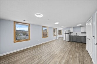 1735 Merriman Rd, Unit 200 in Akron, OH - Building Photo - Building Photo