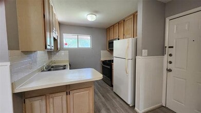 105 Peach St in Denton, TX - Building Photo - Building Photo