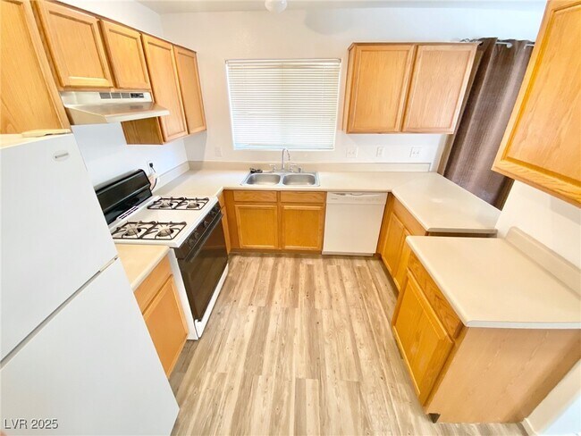 3282 Dragon Fly St in North Las Vegas, NV - Building Photo - Building Photo