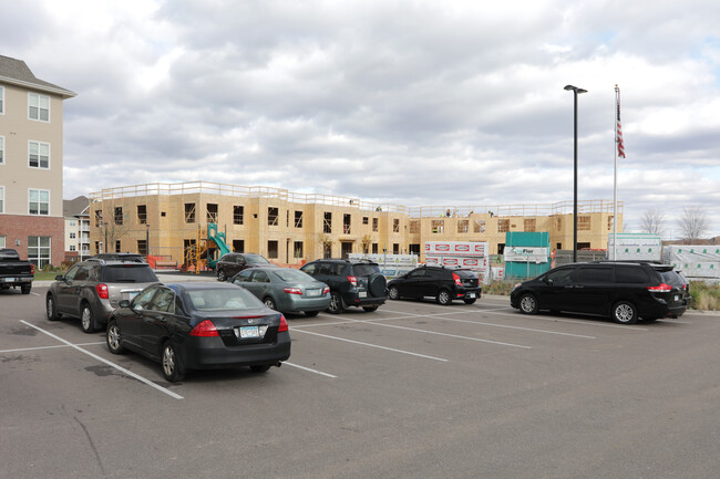 Bottineau Ridge Phase 3 in Maple Grove, MN - Foto de edificio - Building Photo