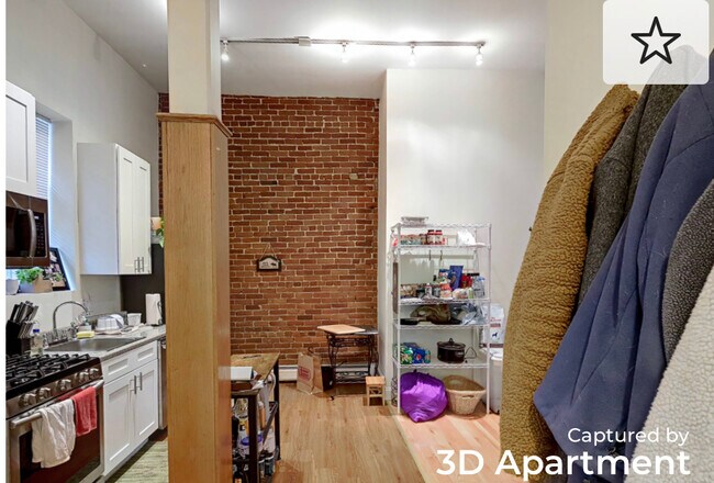 106 Central St, Unit 1 in Somerville, MA - Foto de edificio - Building Photo