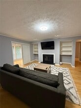 202 Dunbar Dr in Dunwoody, GA - Building Photo - Building Photo