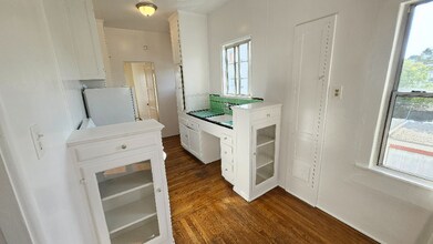1421 Echo Park Ave in Los Angeles, CA - Foto de edificio - Building Photo