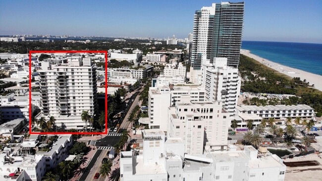 1800 Collins Ave in Miami Beach, FL - Foto de edificio - Building Photo