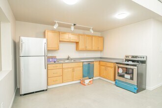 1617 32nd St in Oakland, CA - Building Photo - Building Photo