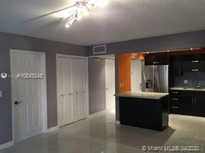 7051 Environ Blvd in Lauderhill, FL - Building Photo - Building Photo