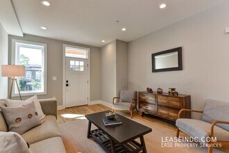 158 Todd Pl NE in Washington, DC - Foto de edificio - Building Photo