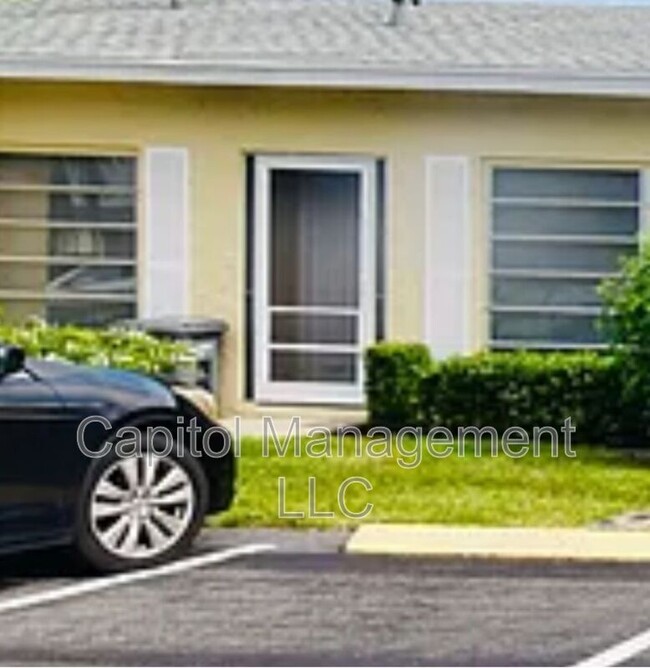 13670 Vía Flora in Delray Beach, FL - Building Photo - Building Photo