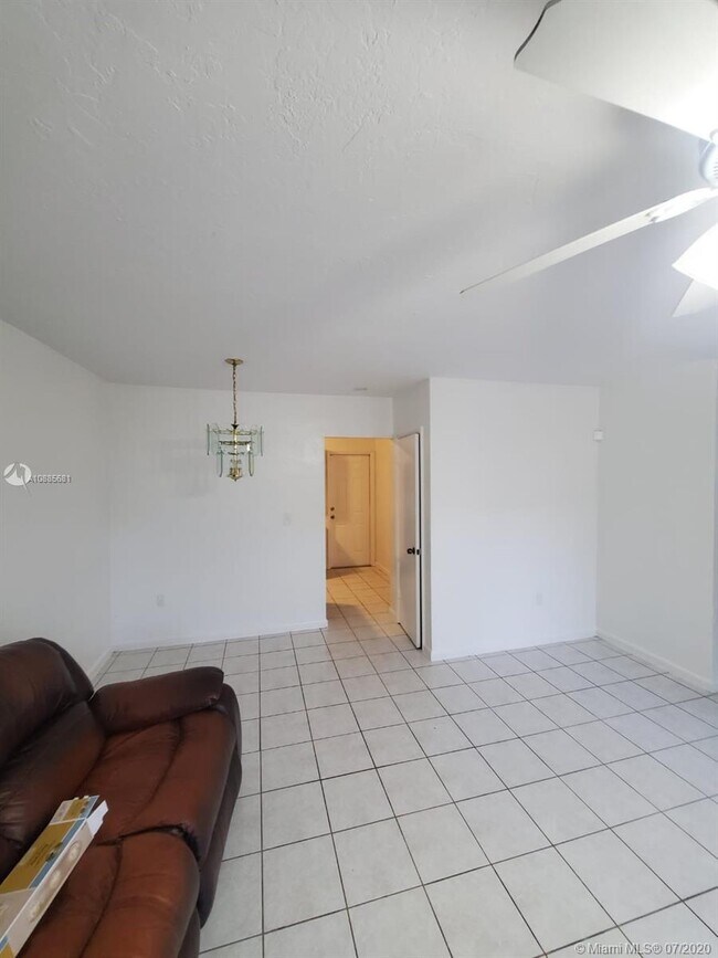 19110 NW 36th Ave-Unit -A in Miami Gardens, FL - Building Photo - Building Photo