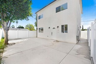 15118 Nurmi St in Los Angeles, CA - Building Photo