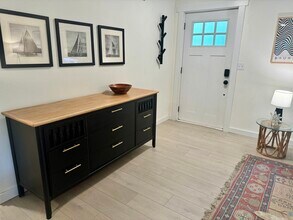 11124 Juniper Pl in Anderson Island, WA - Foto de edificio - Building Photo