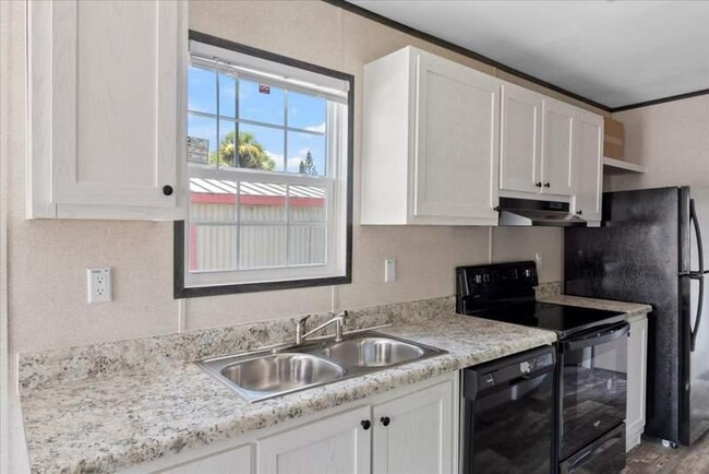 property at 17031 US-301