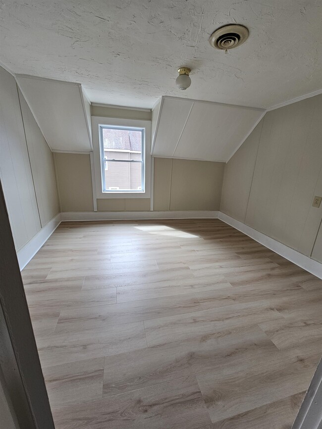 97 Franklin St, Unit A in Franklin, NH - Building Photo - Building Photo