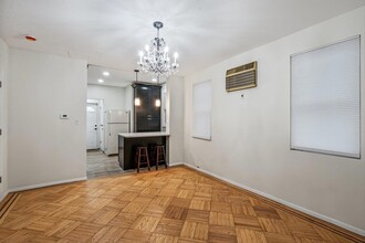 78-15 64th Pl in Queens, NY - Building Photo - Building Photo