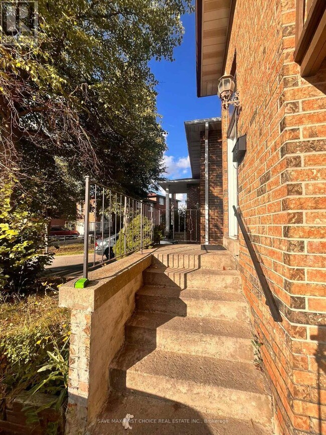 34 Tanager Square in Brampton, ON - Building Photo - Building Photo
