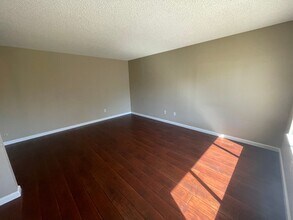 1217 Kara Ln in Modesto, CA - Building Photo - Building Photo